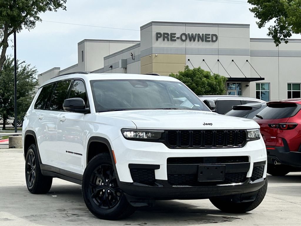 Used 2025 Jeep Grand Cherokee L Altitude RWD image 2