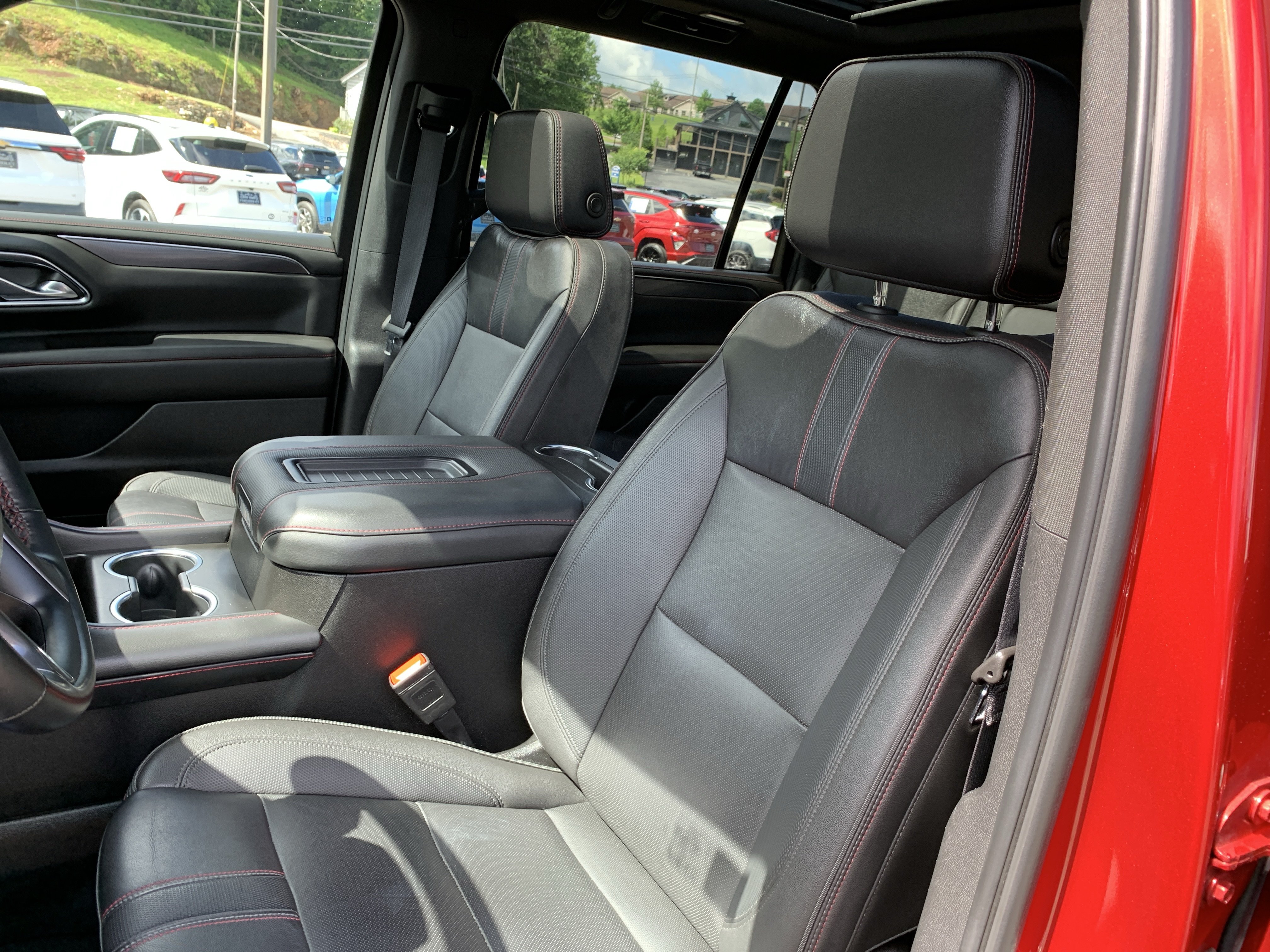 Used 2024 Chevrolet Suburban RST w/ Luxury Package RWD image 21