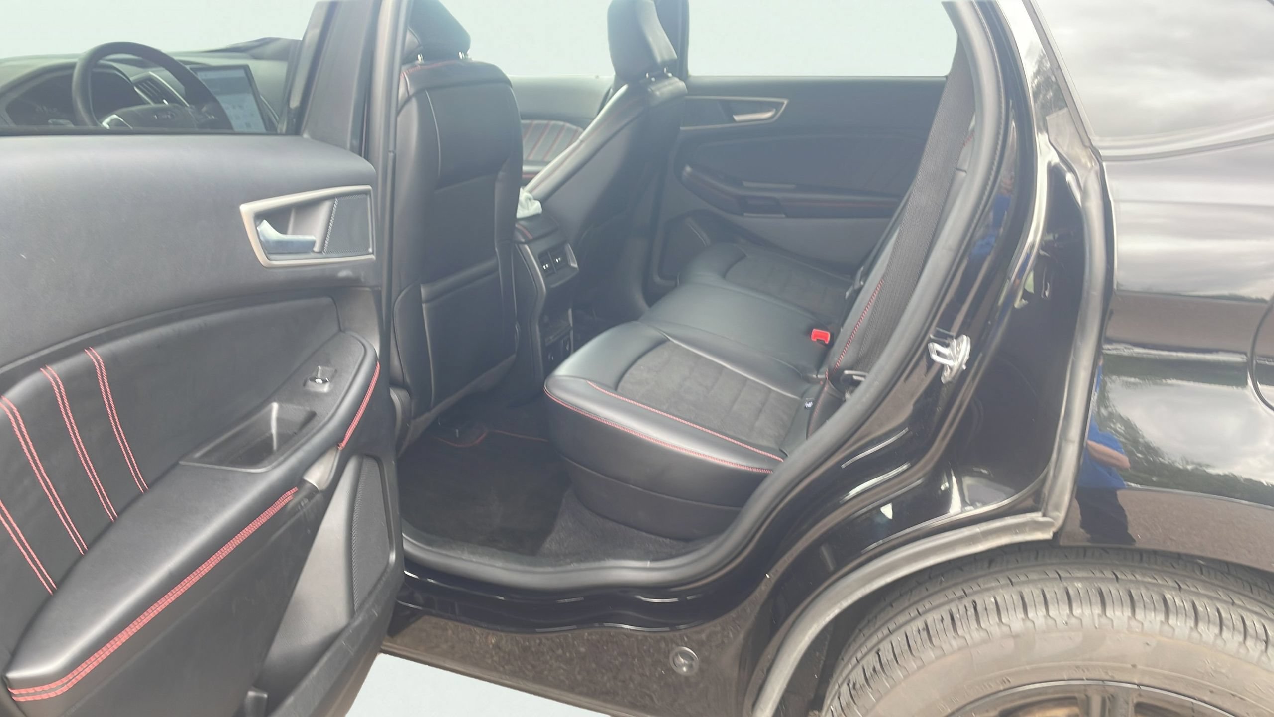 Certified 2024 Ford Edge ST-Line AWD/4WD image 14