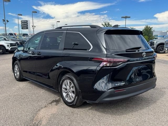 Used 2026 Toyota Sienna LE AWD/4WD image 3