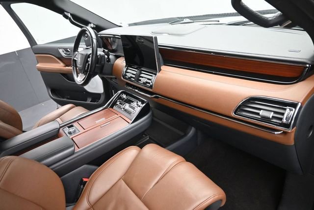 Certified 2023 Lincoln Navigator Reserve AWD/4WD image 31