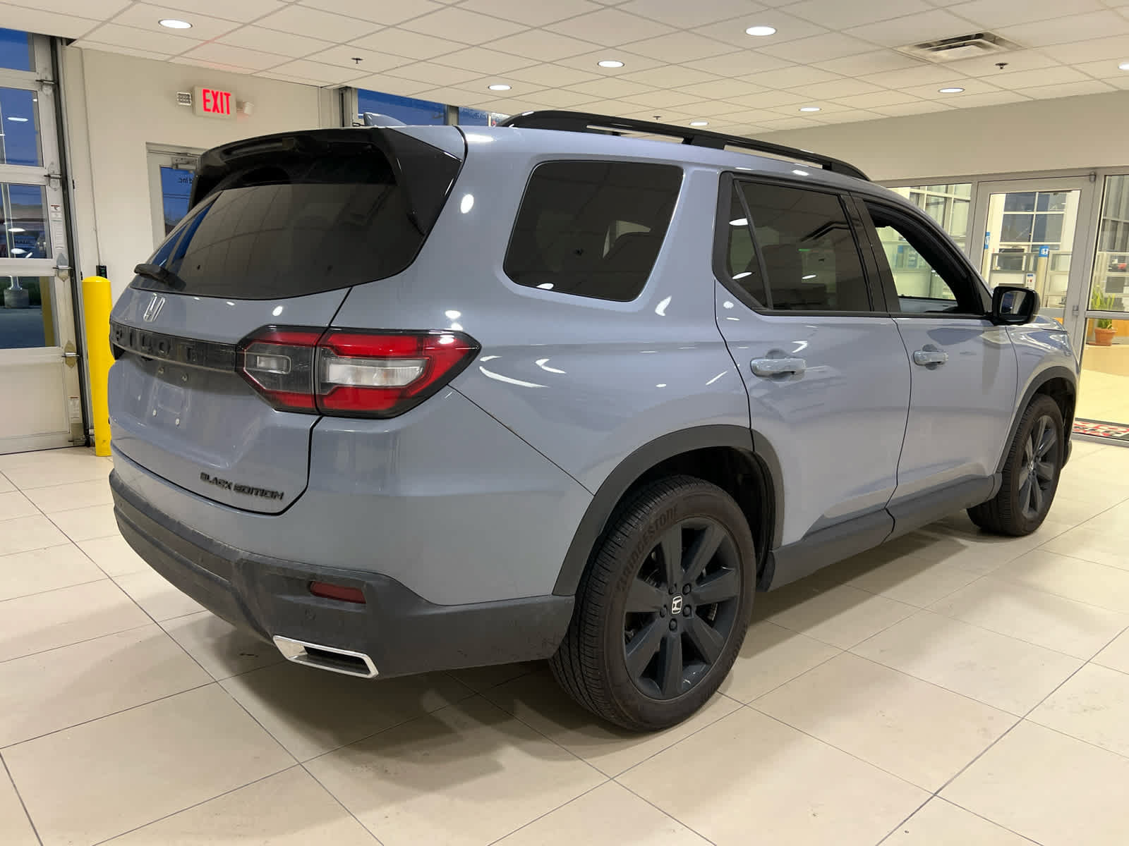 Used 2025 Honda Pilot Black Edition image 5