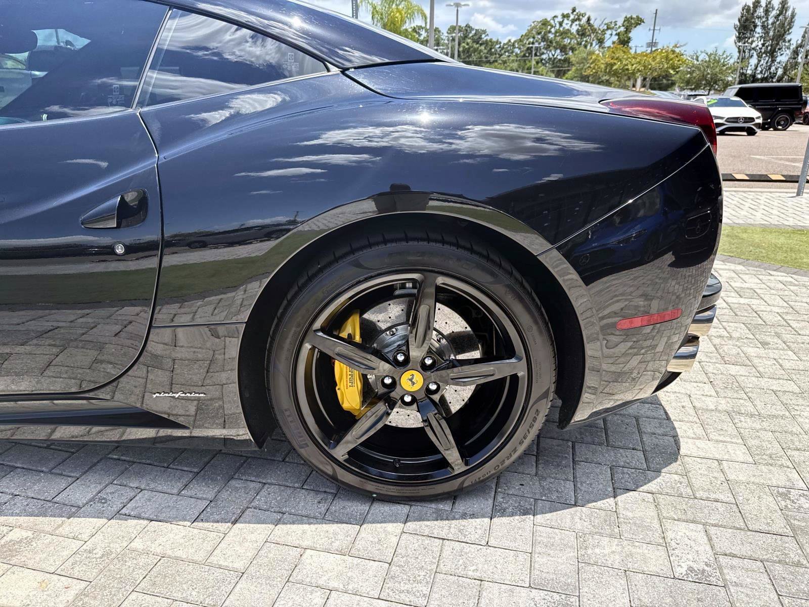 Used 2014 Ferrari California RWD image 10