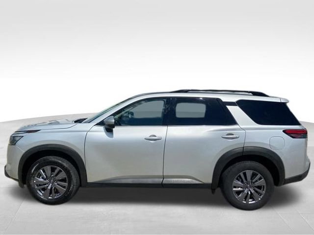Used 2025 Nissan Pathfinder SV image 6