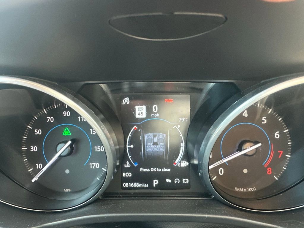 Used 2018 Jaguar F-PACE R-Sport image 32