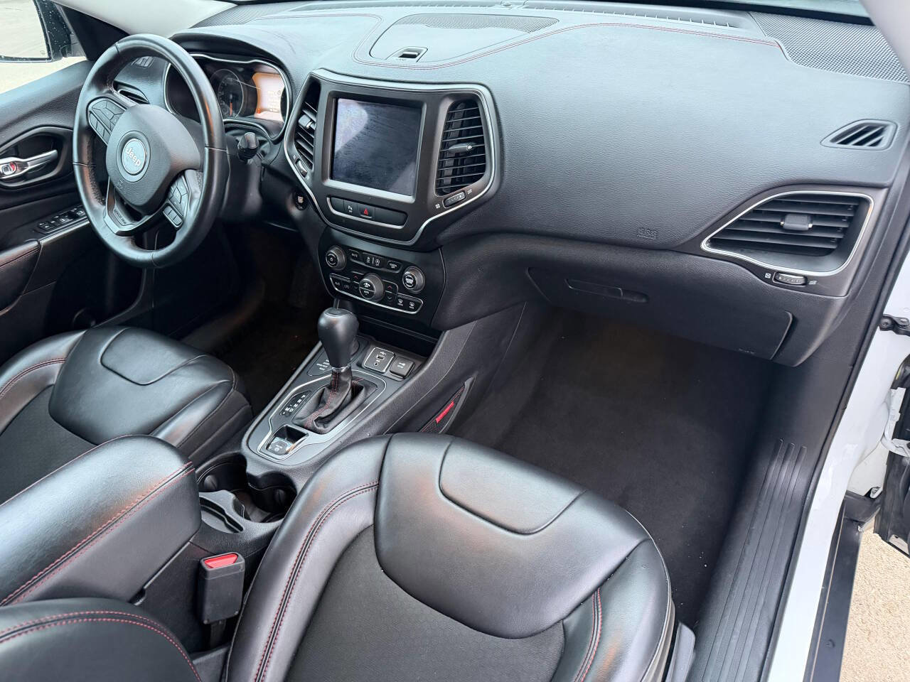 Used 2020 Jeep Cherokee Trailhawk AWD/4WD image 23