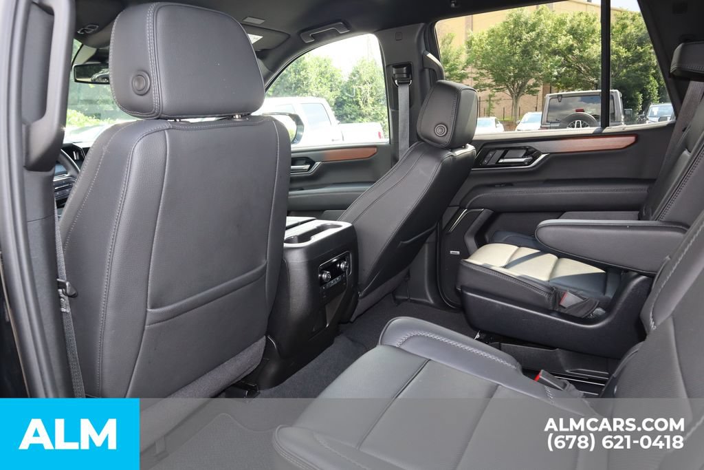 Used 2025 GMC Yukon Denali RWD image 17