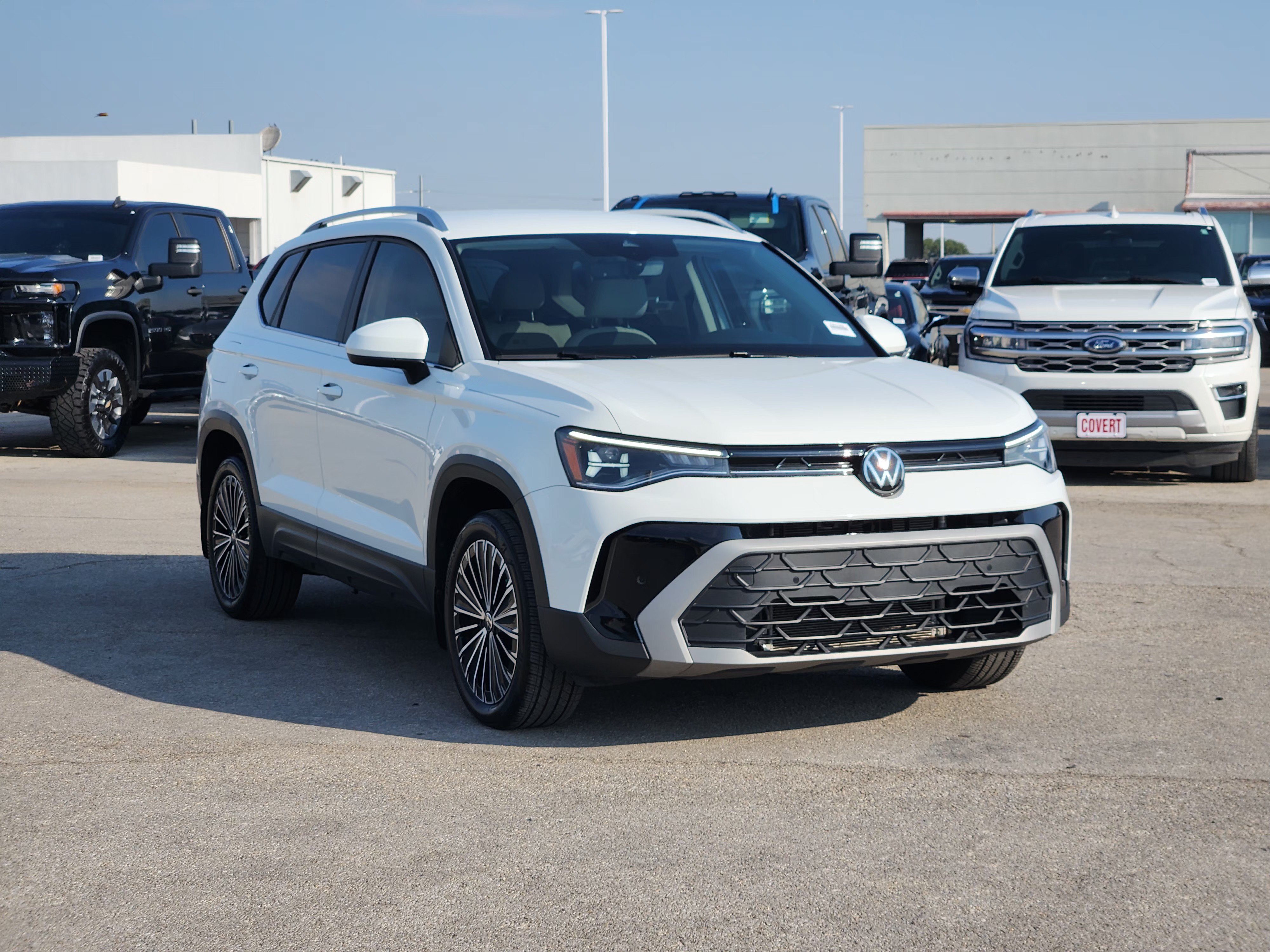 Used 2025 Volkswagen Taos SE FWD image 3