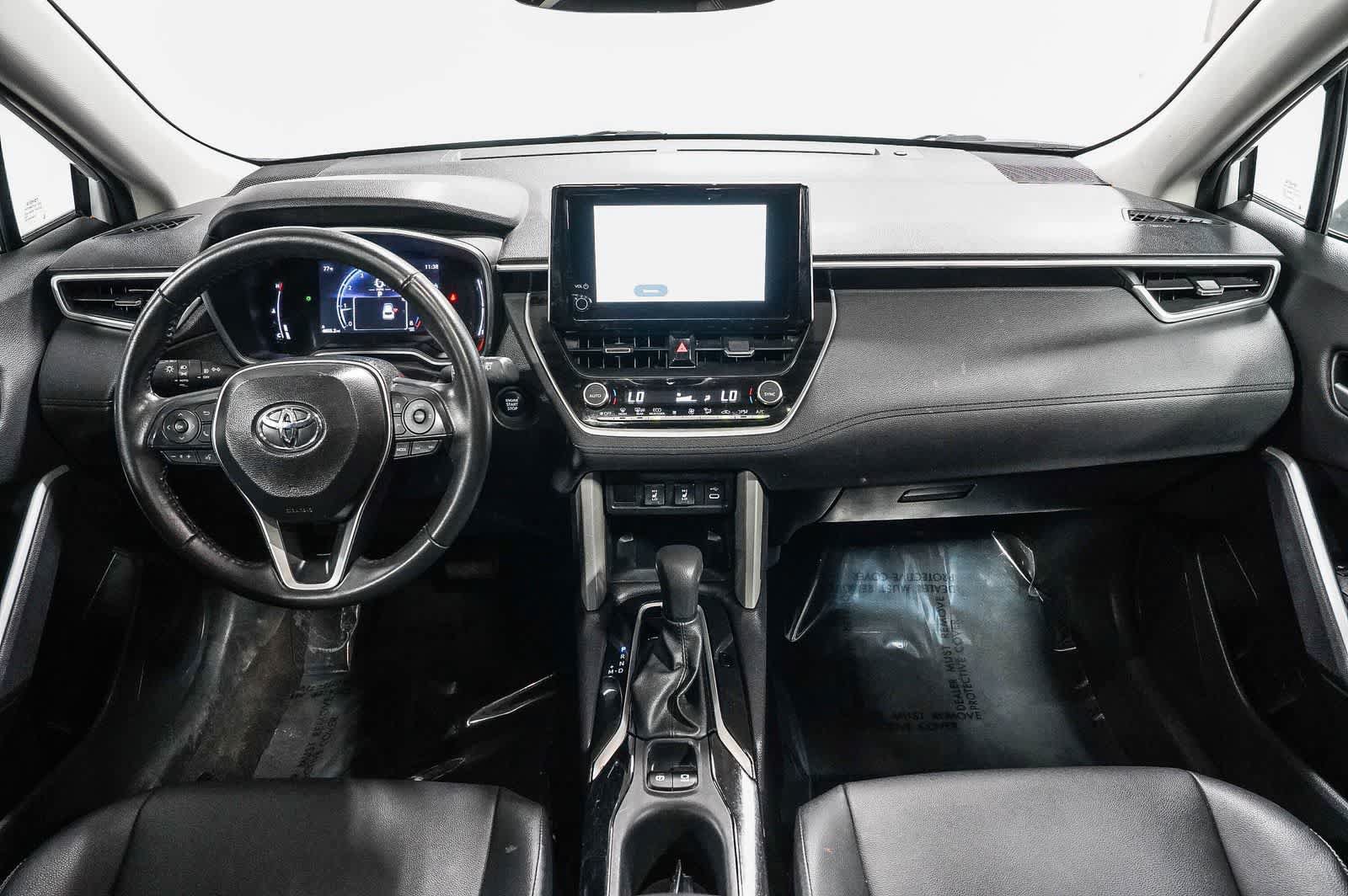 Used 2025 Toyota Corolla Cross XLE w/ Convenience Package FWD image 12