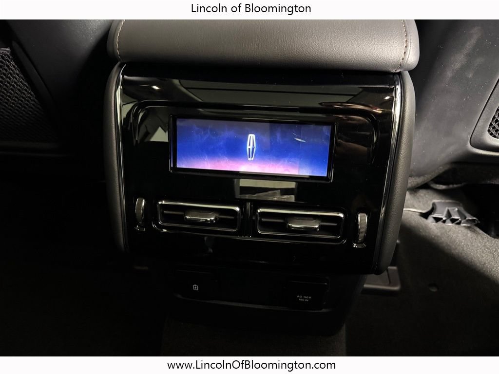 New 2026 Lincoln Aviator AWD w/ Jet Appearance Package image 17