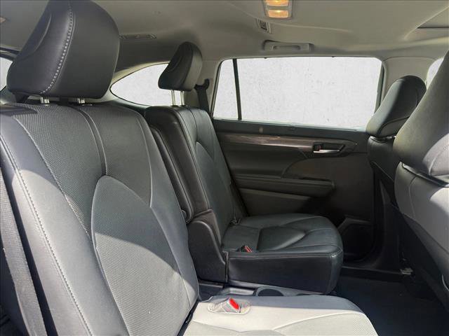 Used 2021 Toyota Highlander Limited FWD image 22