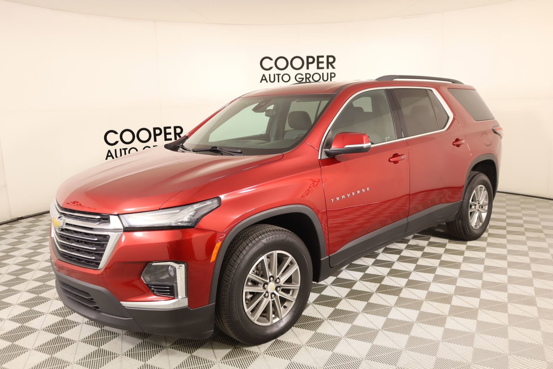 Used 2023 Chevrolet Traverse LT image 10