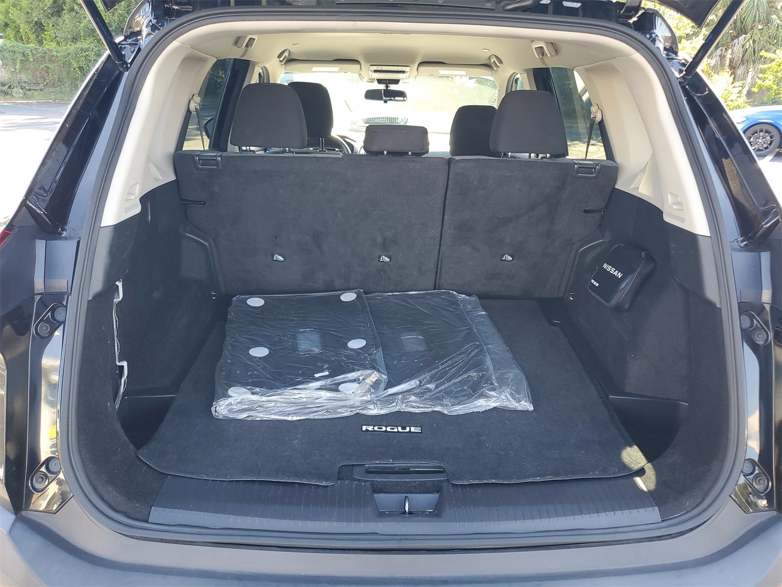 Used 2023 Nissan Rogue SV image 29