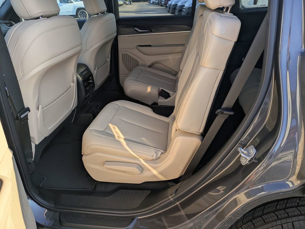 New 2025 Jeep Grand Cherokee L Limited image 28