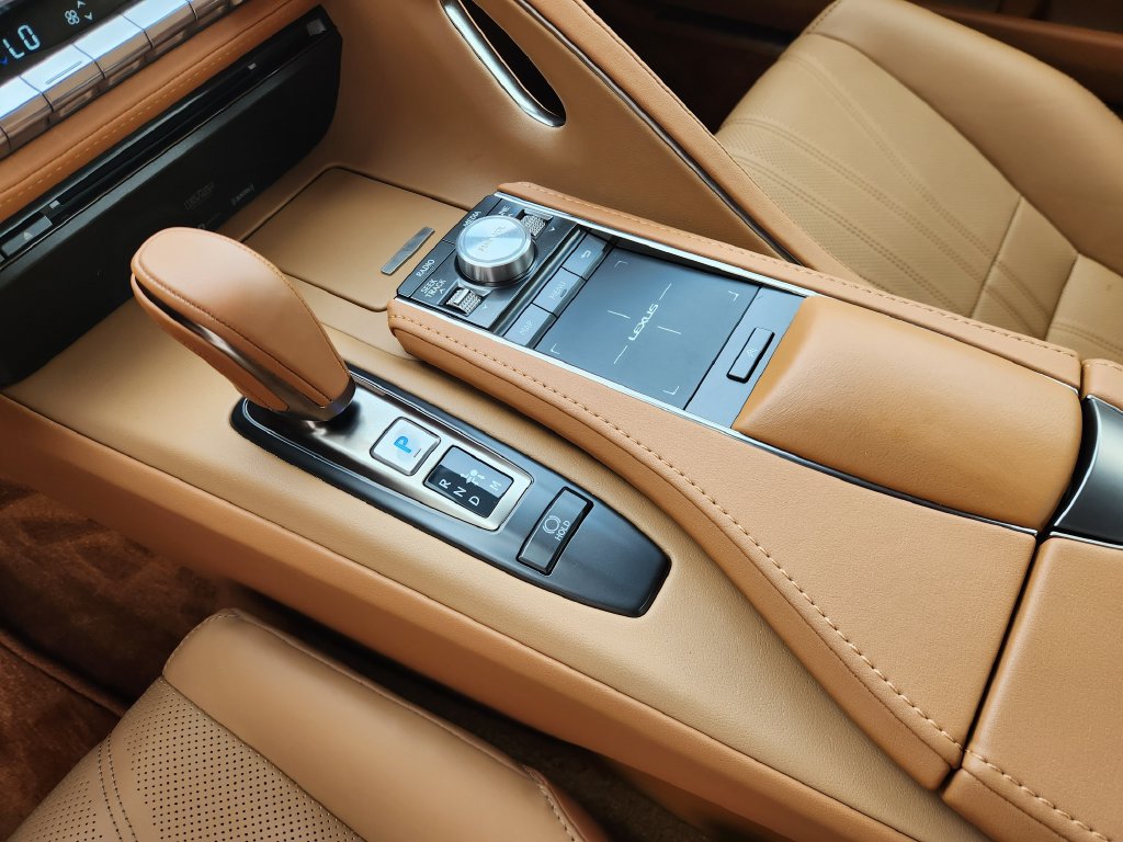 Used 2018 Lexus LC 500 Coupe w/ Touring Package RWD image 20