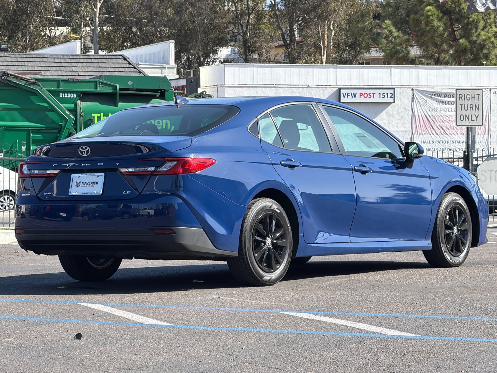 Used 2025 Toyota Camry LE FWD image 5