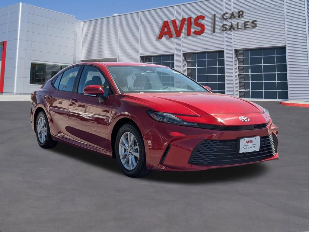 Used 2025 Toyota Camry LE image 3