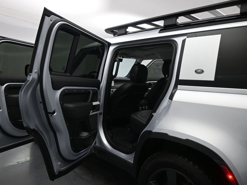 Used 2024 Land Rover Defender 110 S image 19