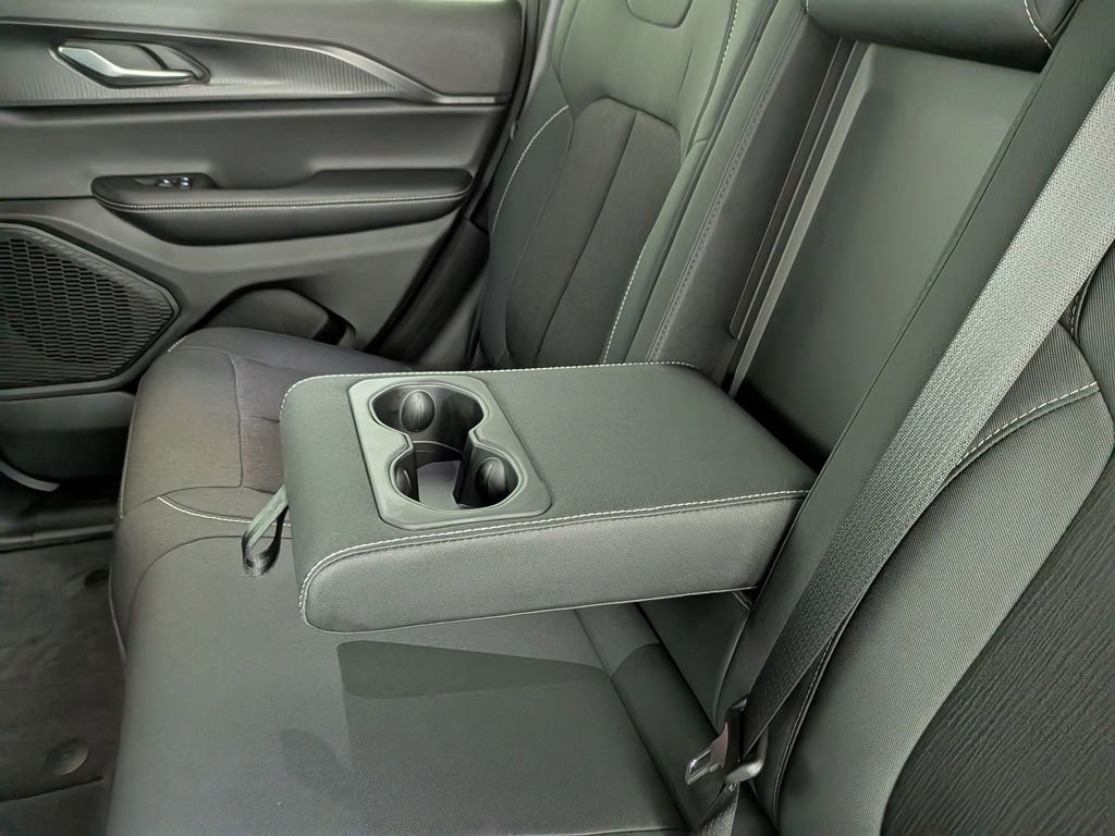 Certified 2025 Jeep Grand Cherokee Laredo X image 33