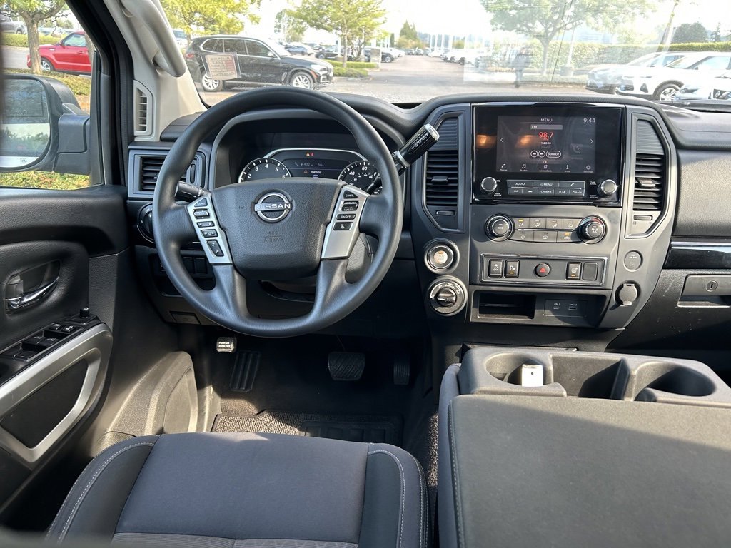Used 2023 Nissan Titan SV image 3