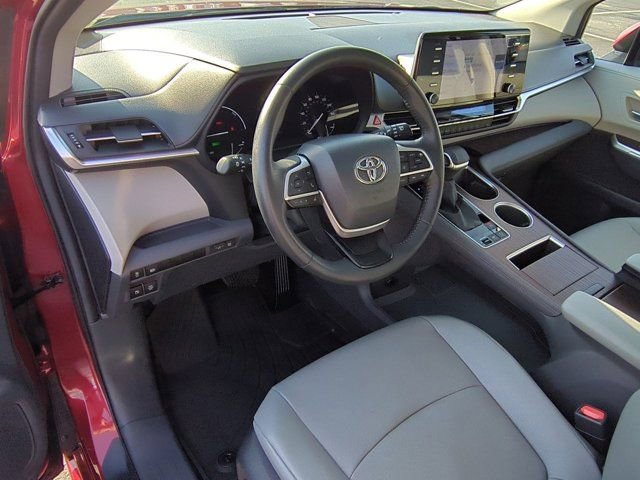 Certified 2024 Toyota Sienna XLE image 9