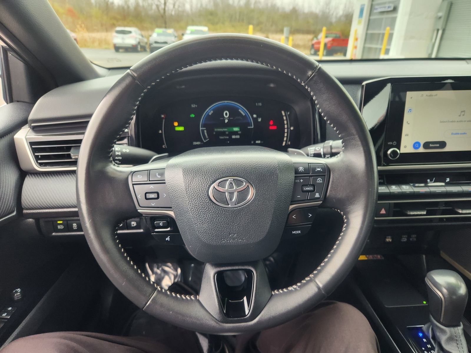 Used 2025 Toyota Camry SE image 18