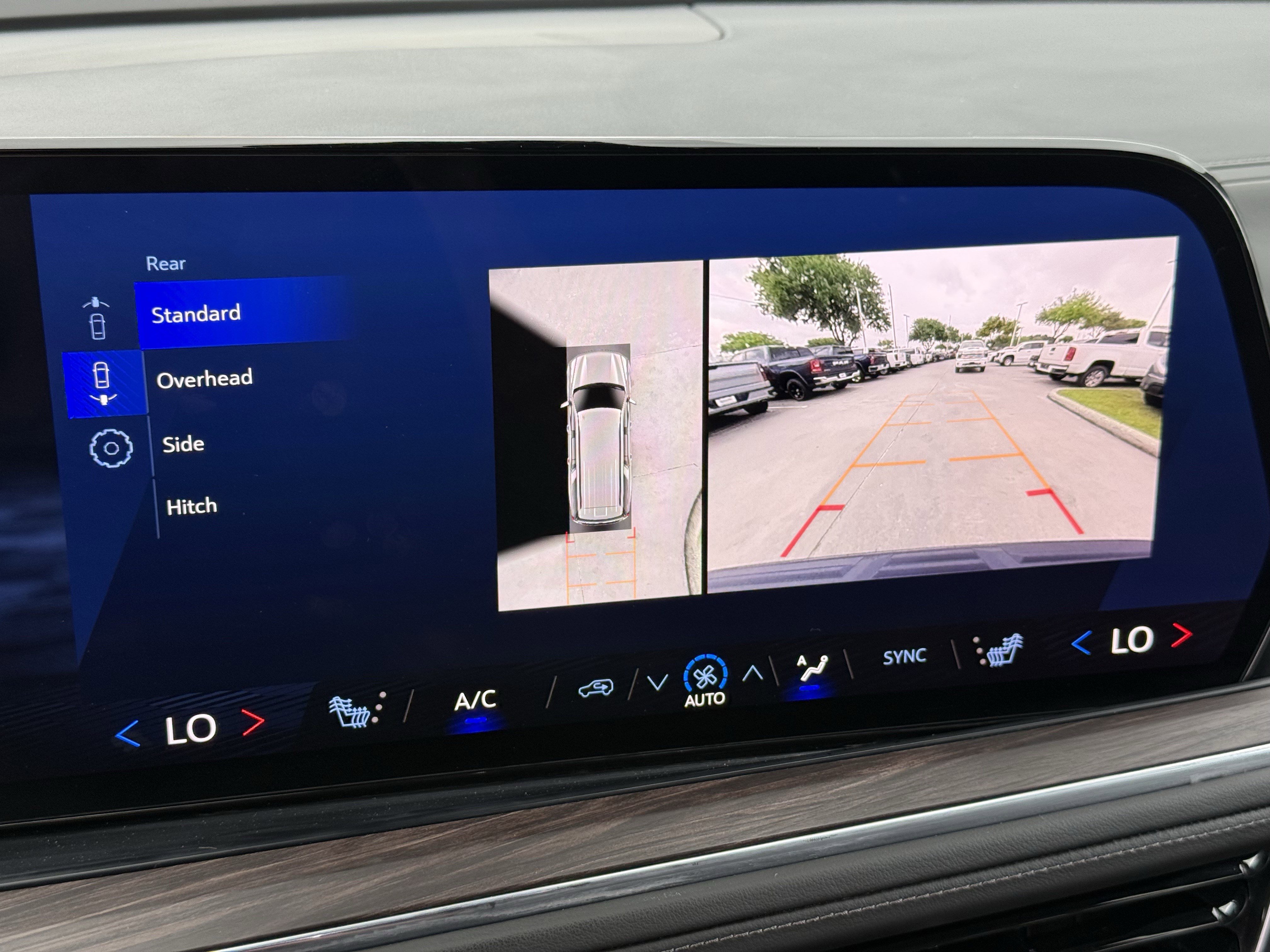 Used 2025 Chevrolet Suburban Z71 image 21