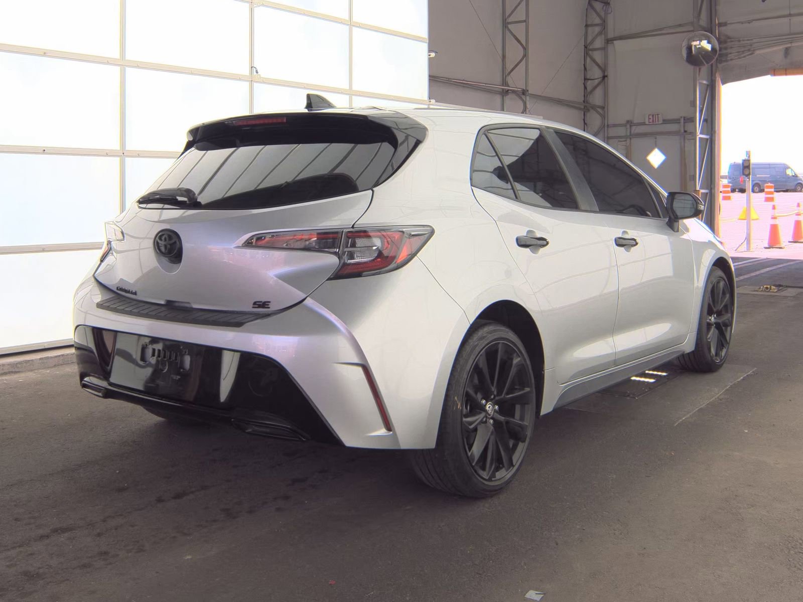 Used 2021 Toyota Corolla SE w/ Carpet Mat Package (TMS) FWD image 4