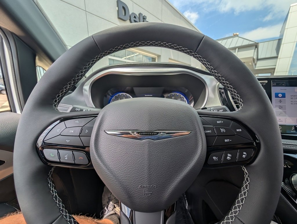 New 2026 Chrysler Pacifica Limited image 20