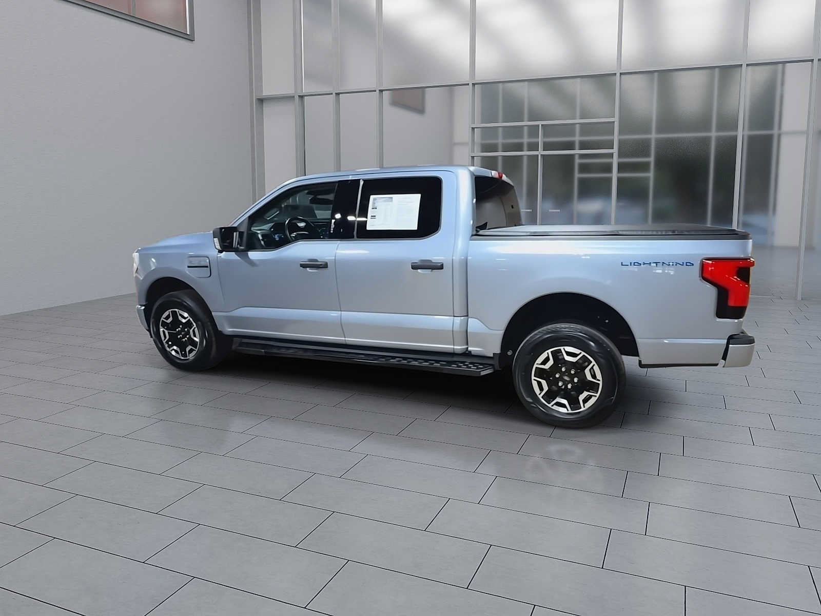 Used 2022 Ford F150 Lightning XLT AWD/4WD image 6