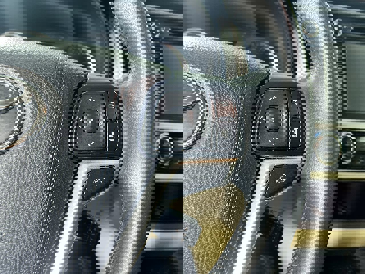 Used 2016 Toyota Highlander Limited image 19