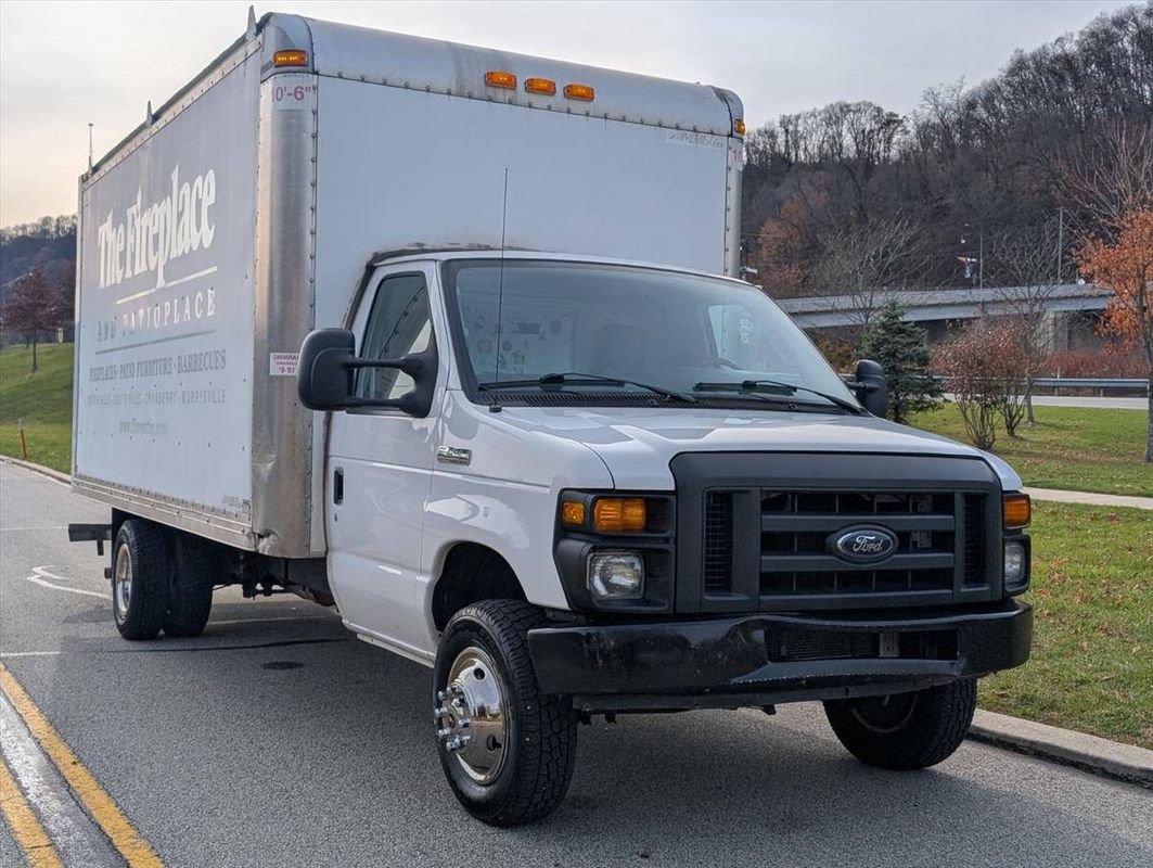 Used 2017 Ford E-450 and Econoline 450 Super Duty RWD image 2