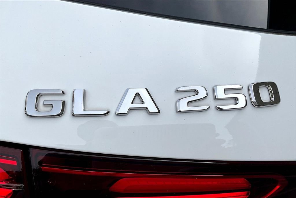 Certified 2025 Mercedes-Benz GLA 250 4MATIC image 33