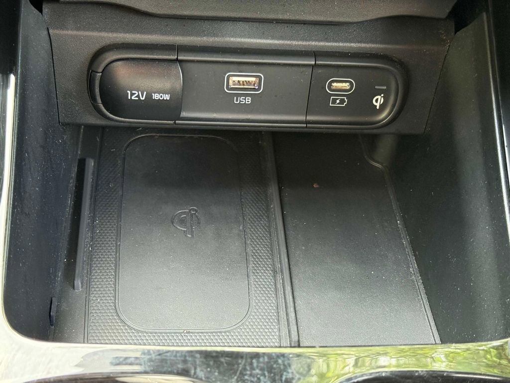 Used 2024 Kia Telluride EX w/ EX Captain's Chair Package image 27