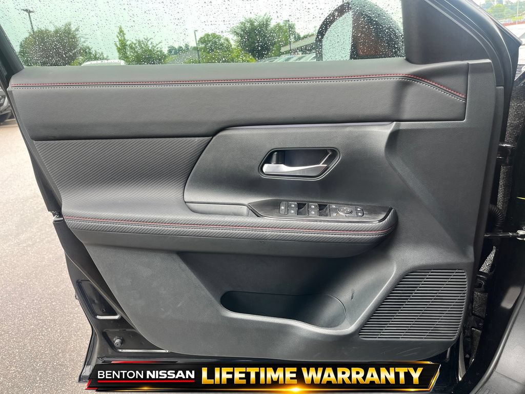 Used 2026 Nissan Kicks SR FWD image 11