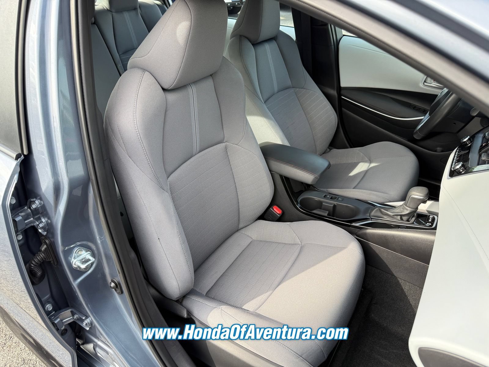 Used 2025 Toyota Corolla SE FWD image 8