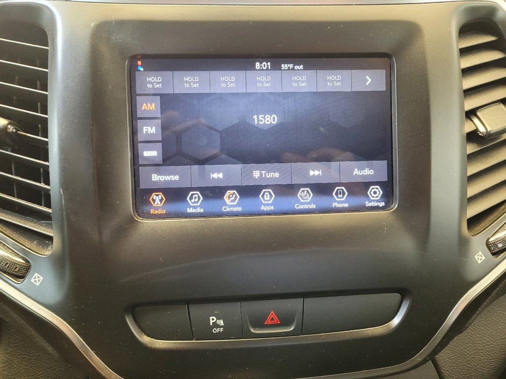 Used 2019 Jeep Cherokee Latitude Plus w/ Cold Weather Group AWD/4WD image 25
