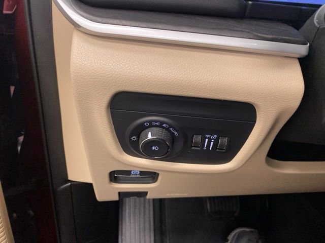 Used 2023 Jeep Grand Cherokee Limited w/ Luxury Tech Group II image 22