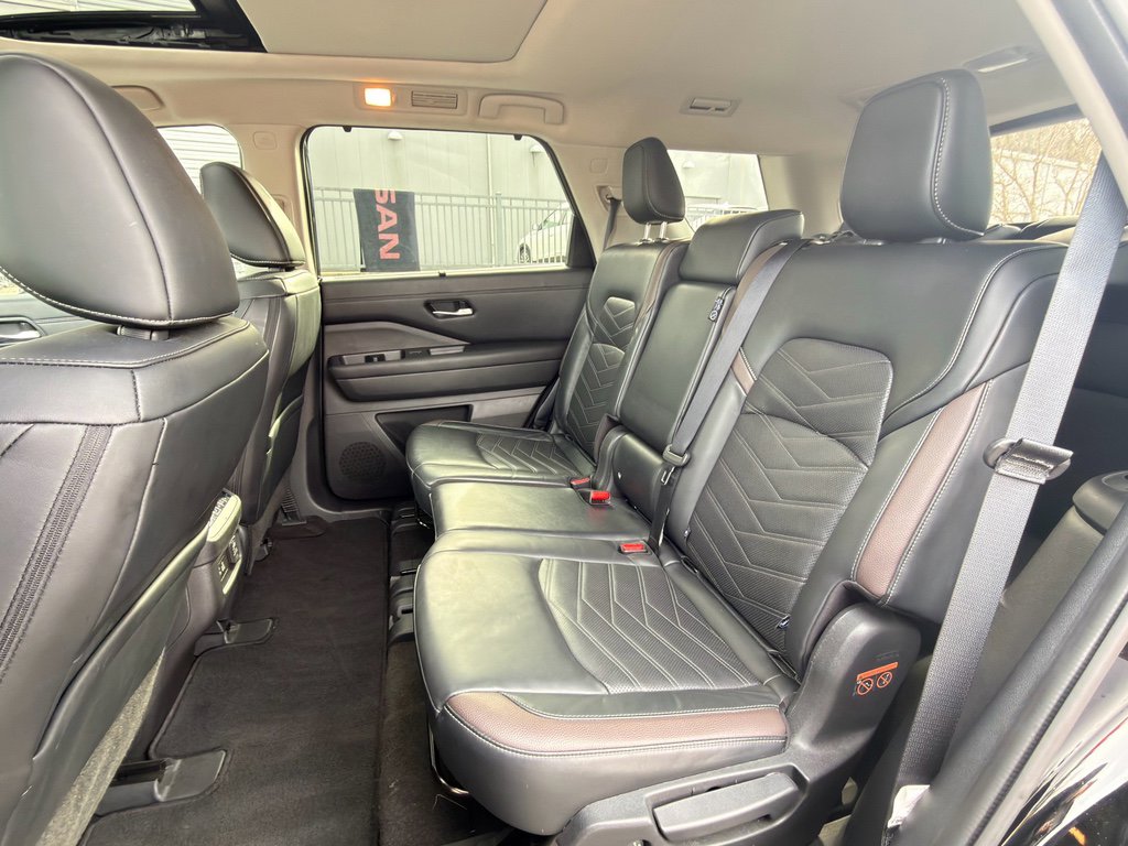 Used 2024 Nissan Pathfinder Platinum w/ Cargo Package image 21