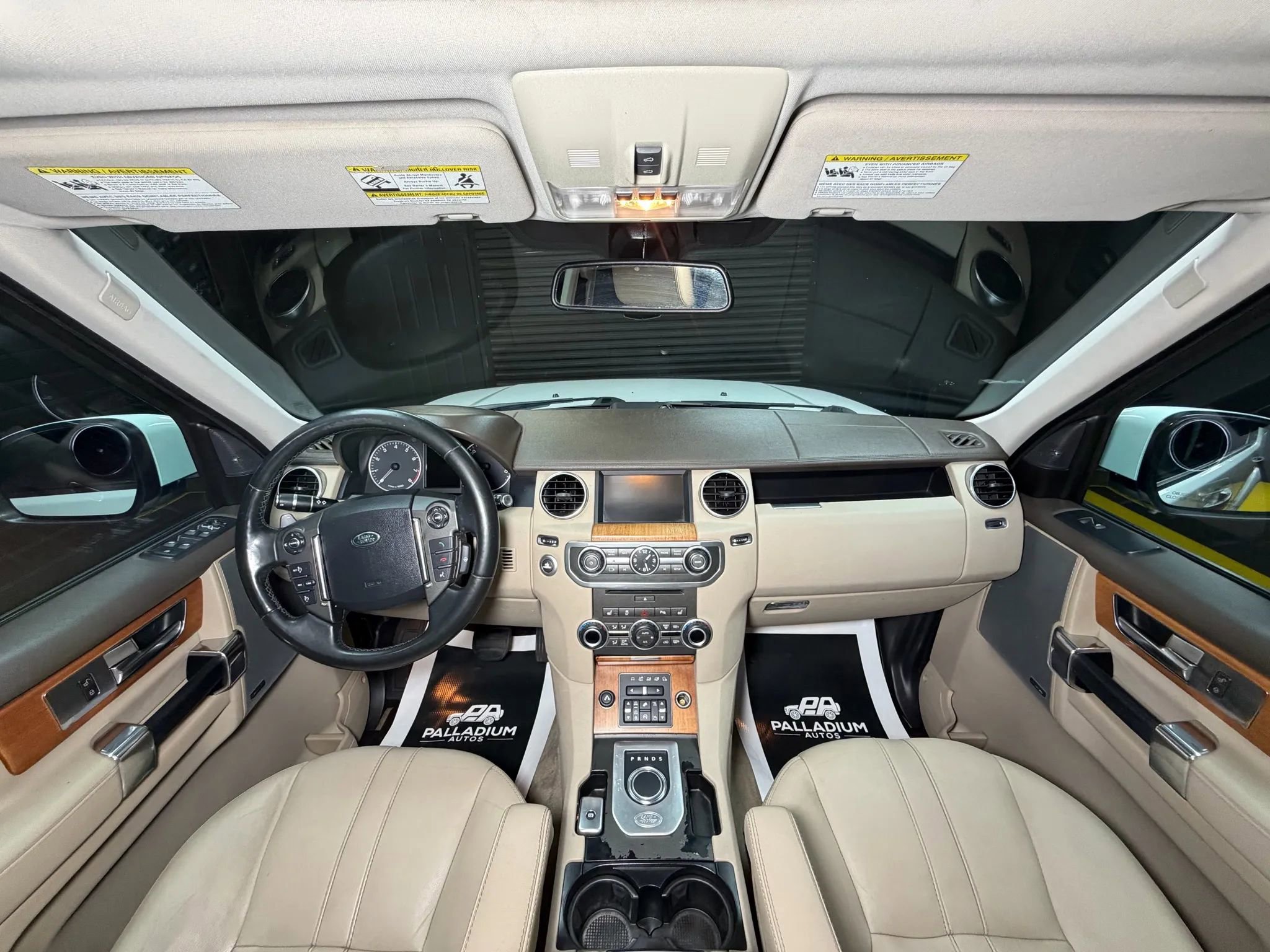 Used 2015 Land Rover LR4 HSE image 31