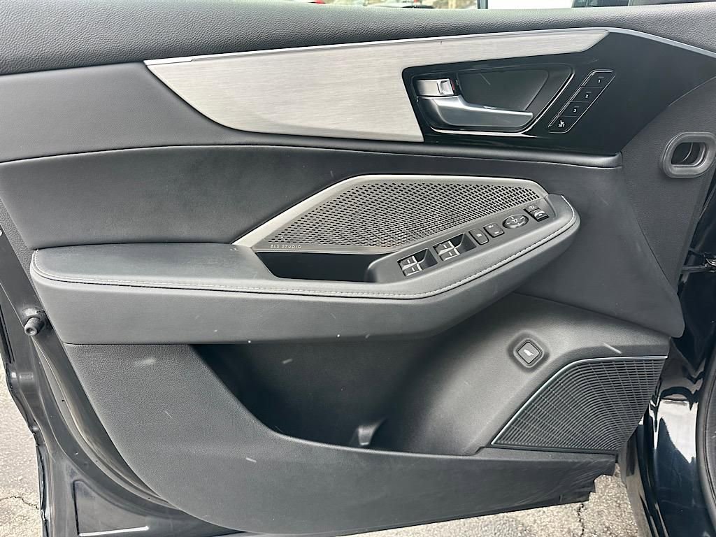 Certified 2023 Acura MDX SH-AWD w/ Technology Package image 18