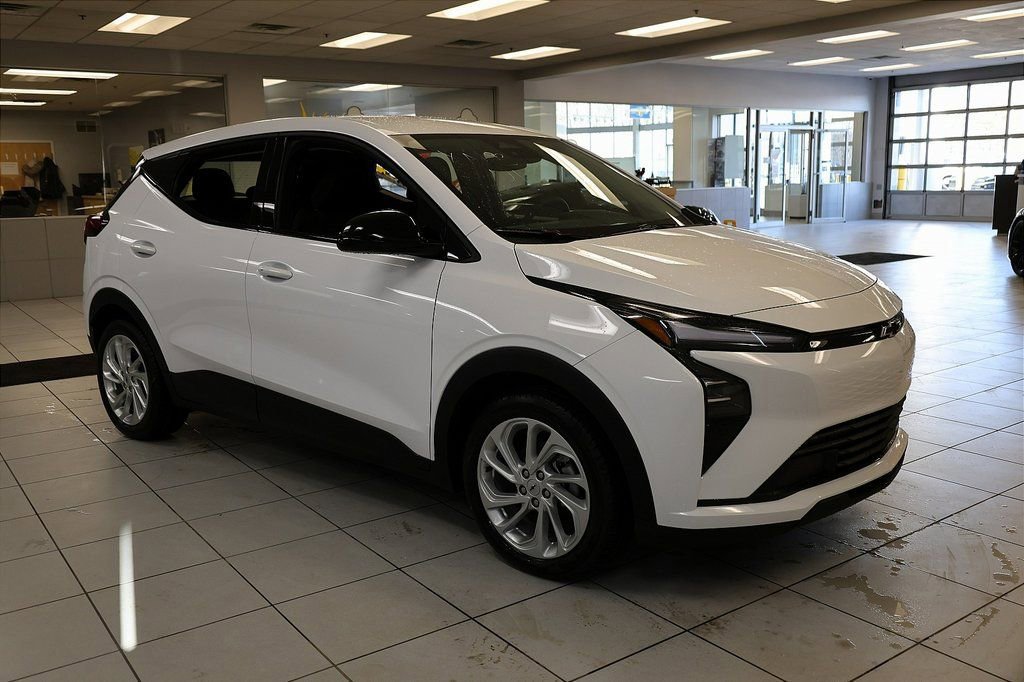 New 2027 Chevrolet Bolt LT w/ Comfort Package image 7