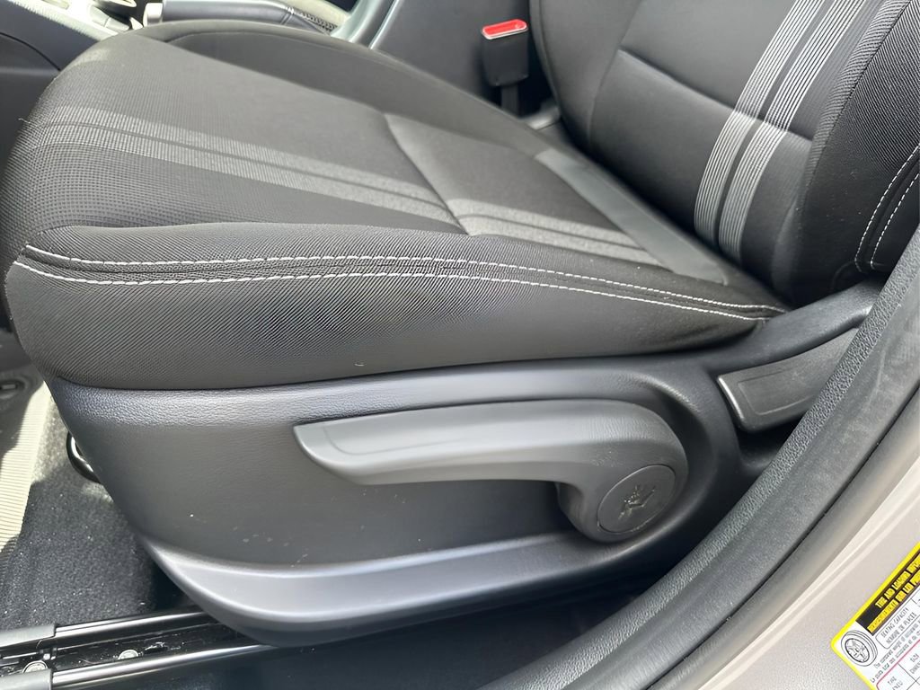 Used 2025 Hyundai Venue SEL image 25