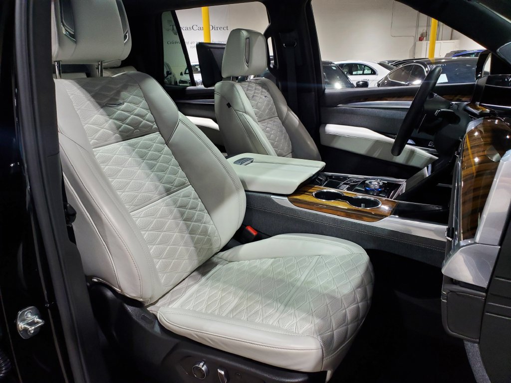 Used 2025 Cadillac Escalade Sport Platinum w/ LPO, Floor Liner Package AWD/4WD image 14