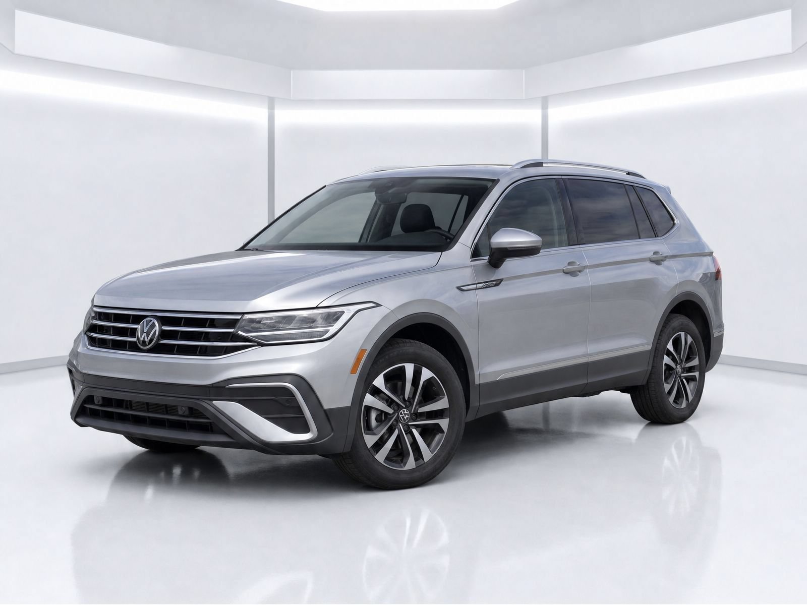 Used 2024 Volkswagen Tiguan S FWD image 1