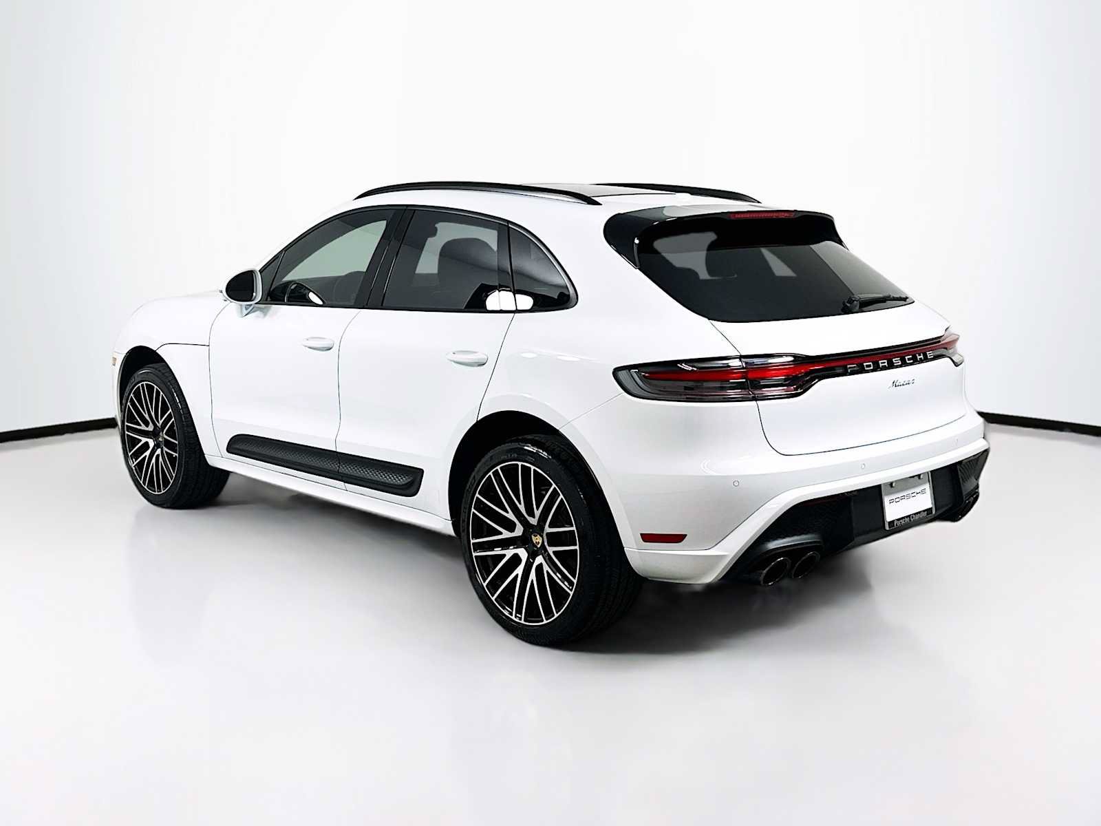 Certified 2026 Porsche Macan AWD/4WD image 3