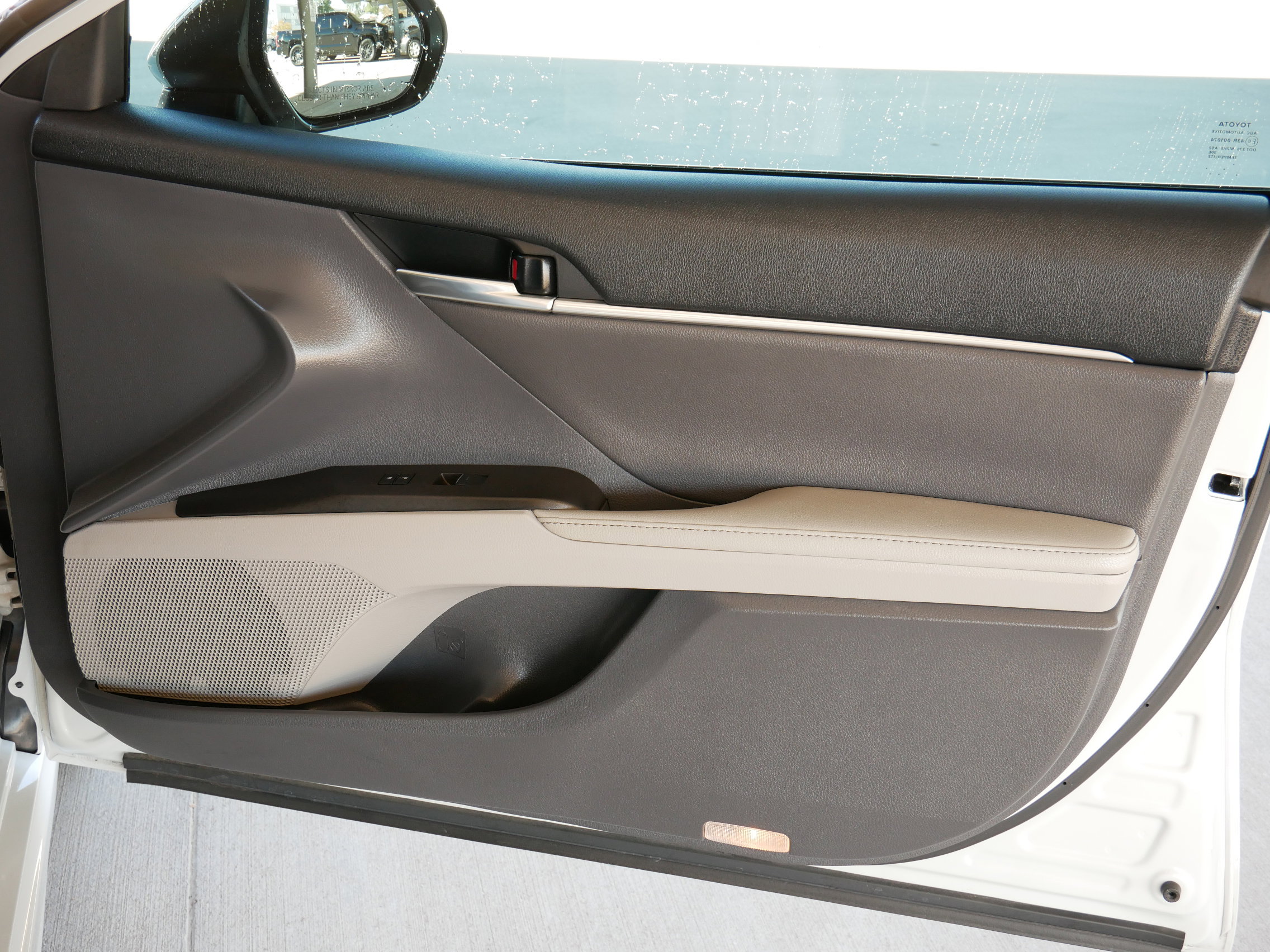 Used 2022 Toyota Camry XSE image 12