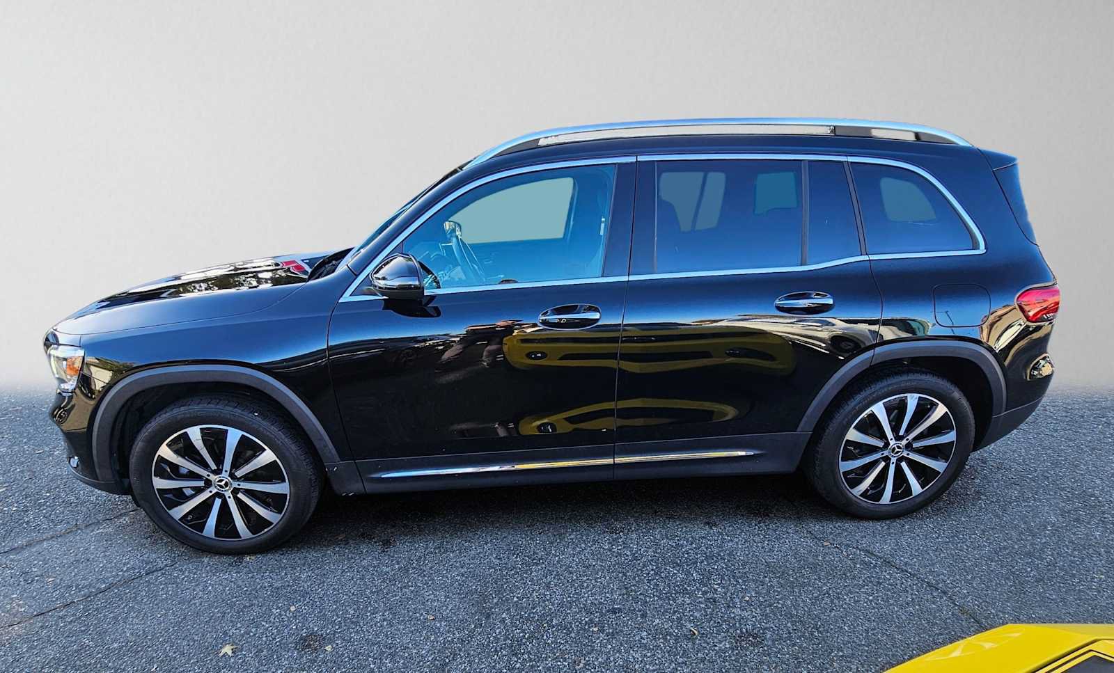 Certified 2023 Mercedes-Benz GLB 250 image 6