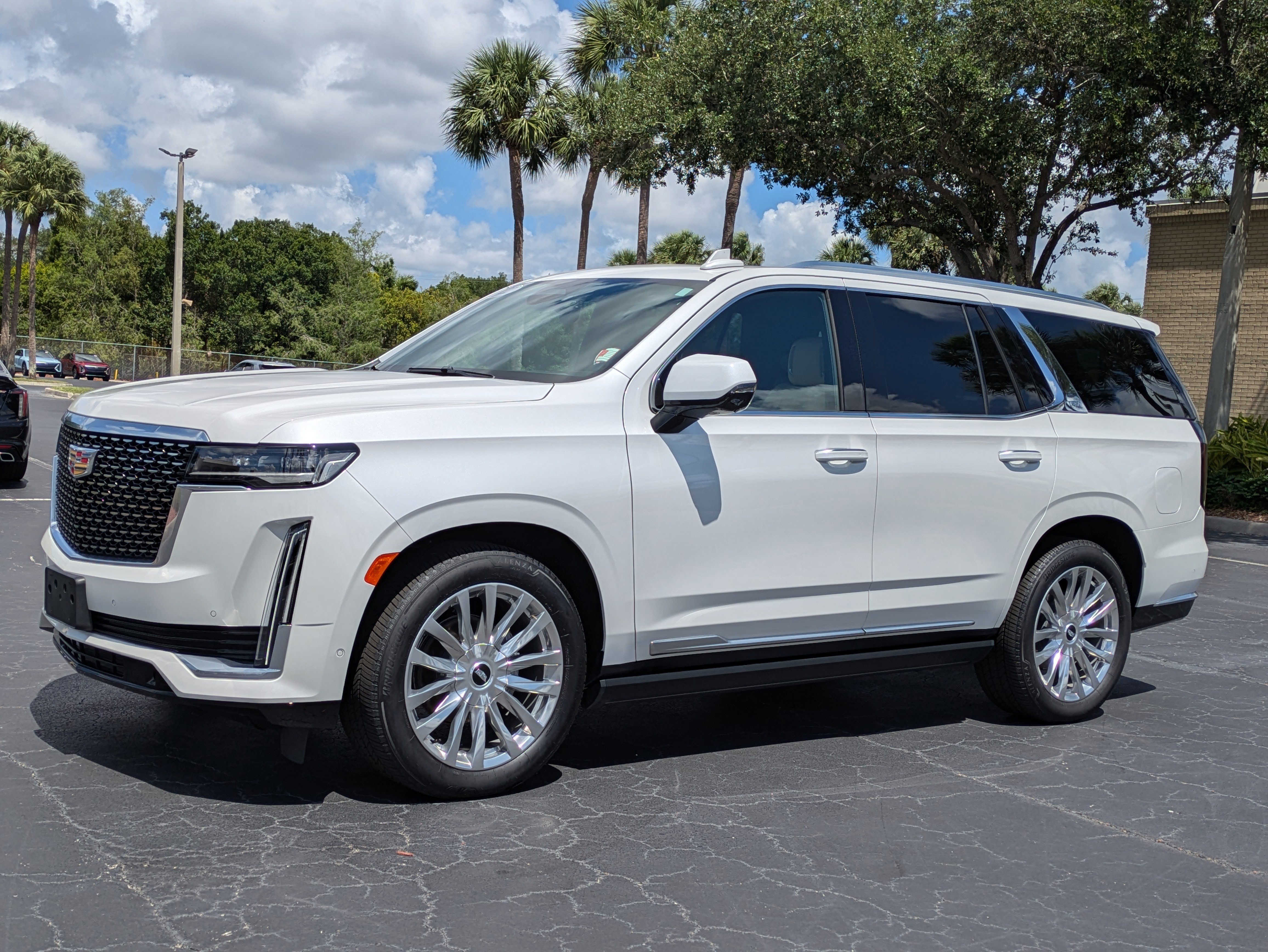 Used 2022 Cadillac Escalade Premium Luxury w/ Performance Package AWD/4WD image 2