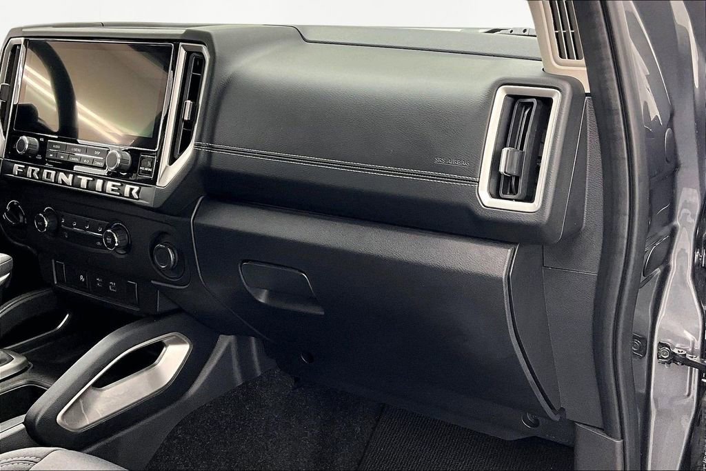 Used 2025 Nissan Frontier SV image 17